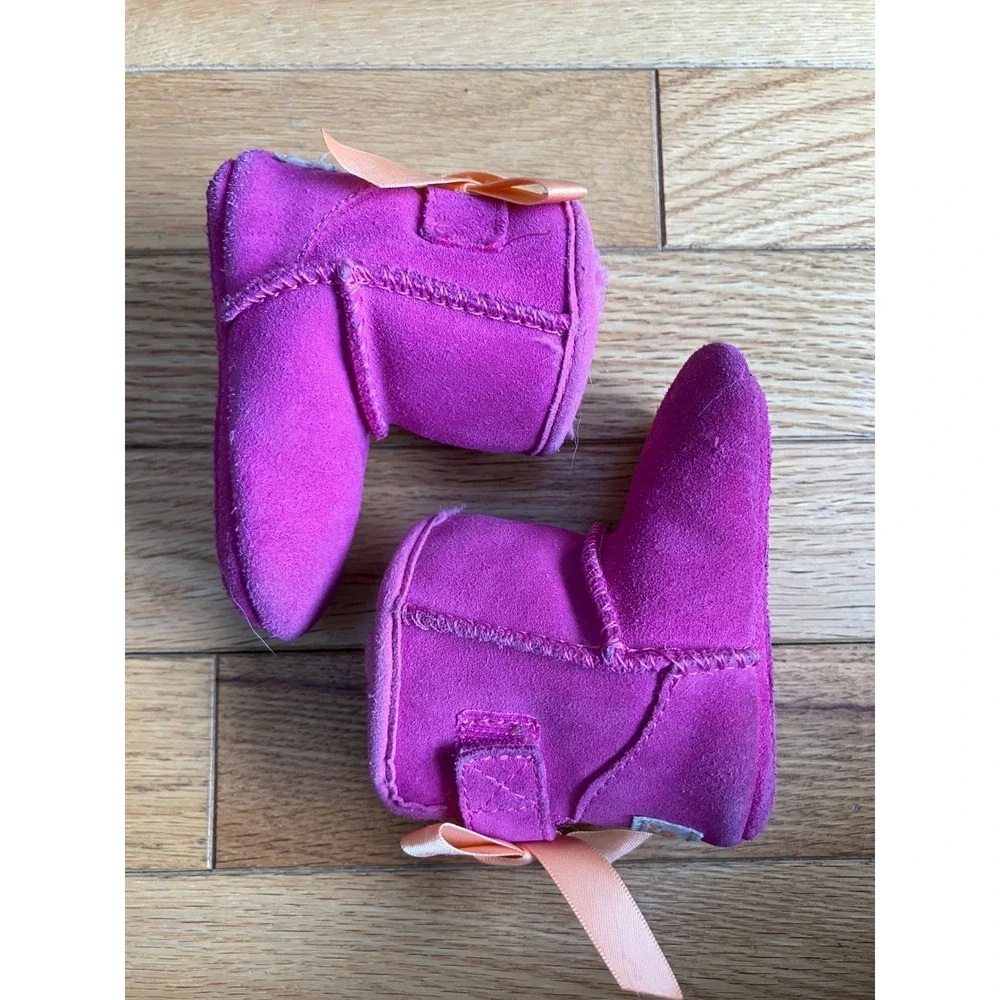UGG Jesse Bow II Baby Boots Hot Pink Suede Sheepskin Size 0/1